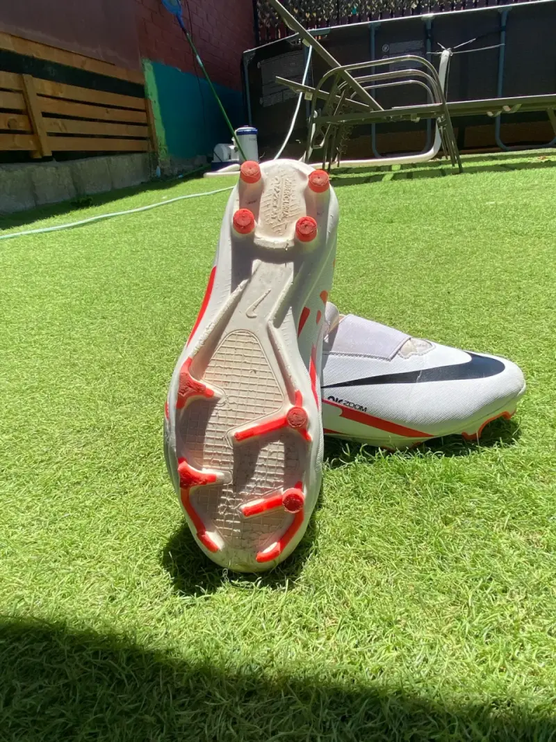 Botines de fútbol Nike Air Zoom blancos y rojos - 3