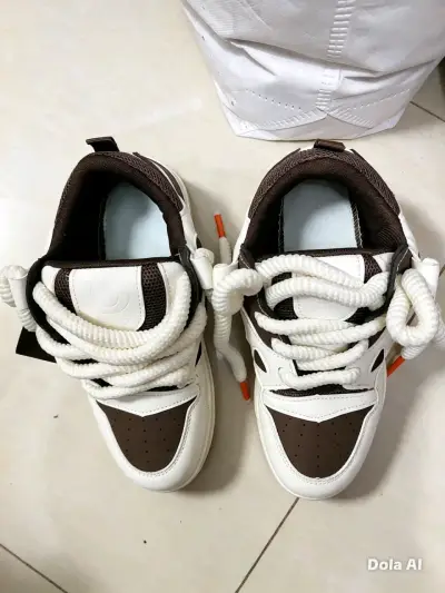 Zapatillas blancas y marrones unisex - miniatura 2