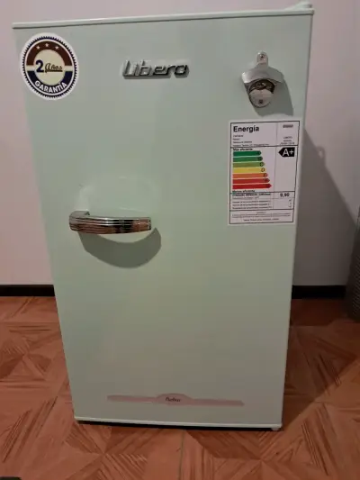 Refrigerador compacto Libero A+ con abridor de botellas - miniatura 1