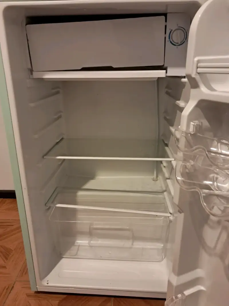Refrigerador compacto Libero A+ con abridor de botellas - 2