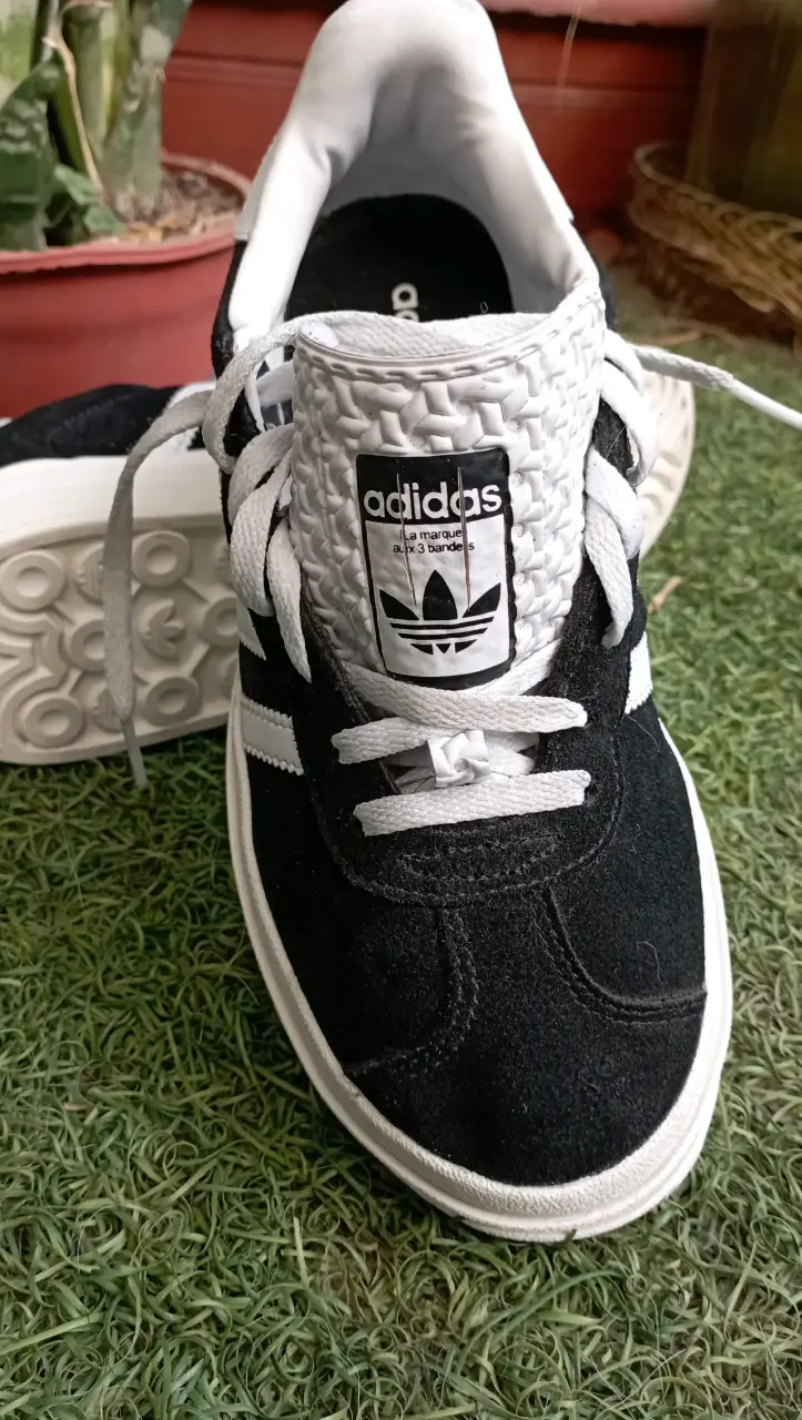 Zapatillas Adidas Gazelle N°36,5 negras y blancas - 4