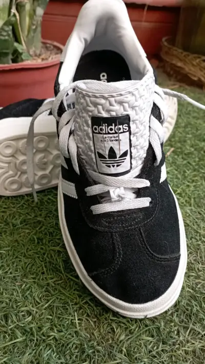 Zapatillas Adidas Gazelle N°36,5 negras y blancas - miniatura 4