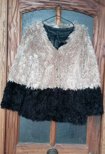 Chaqueta de peluche bicolor beige y negro - miniatura 2