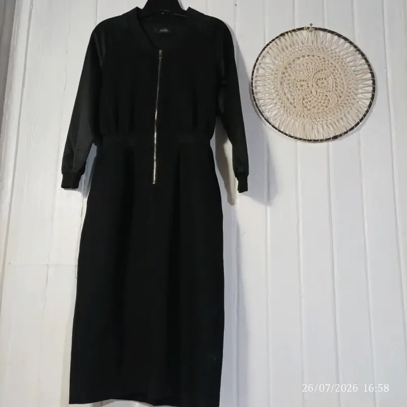 Vestido negro con cierre frontal - 1