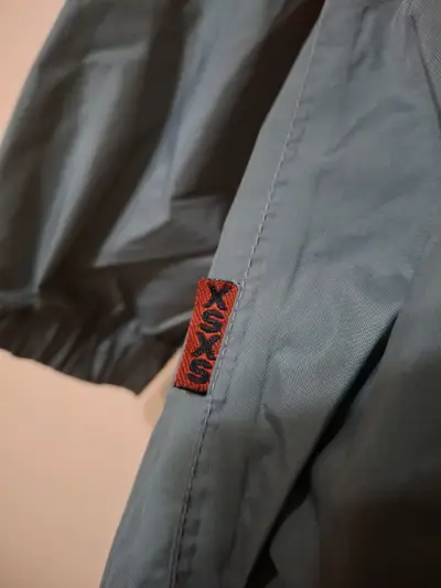 Cortavientos XSXS bicolor con capucha - miniatura 4