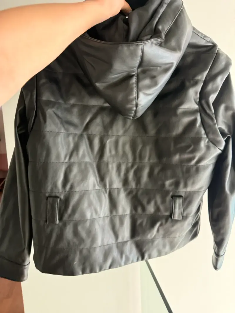Chaqueta de cuero sintético negra con capucha - 2