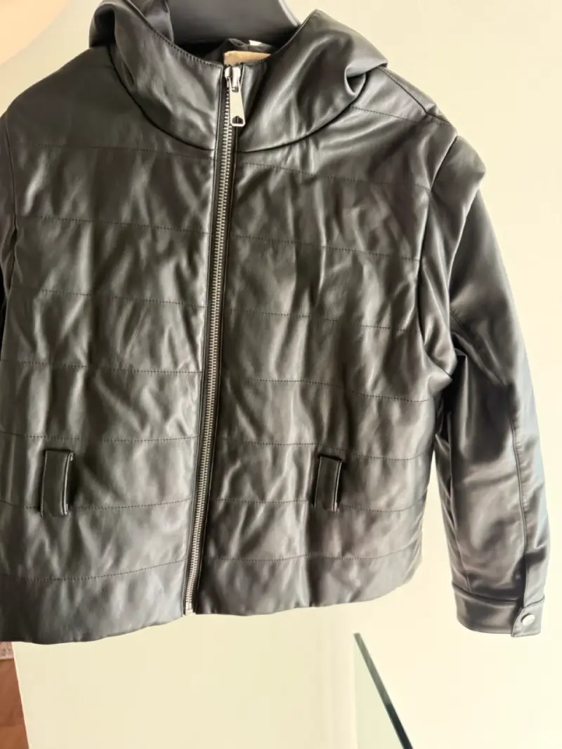 Chaqueta de cuero sintético negra con capucha - 3