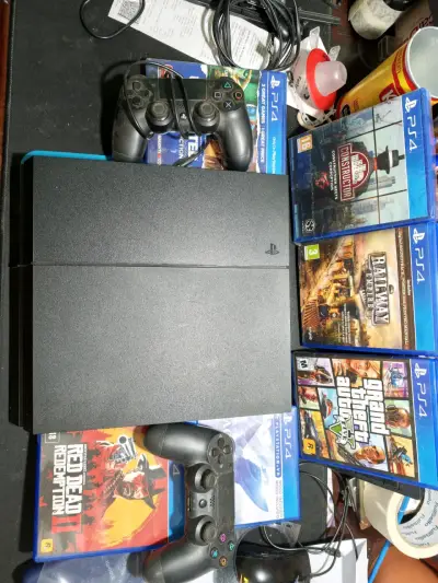 Consola PS4 Slim 1 tera,con juegos y dos controles - miniatura 1