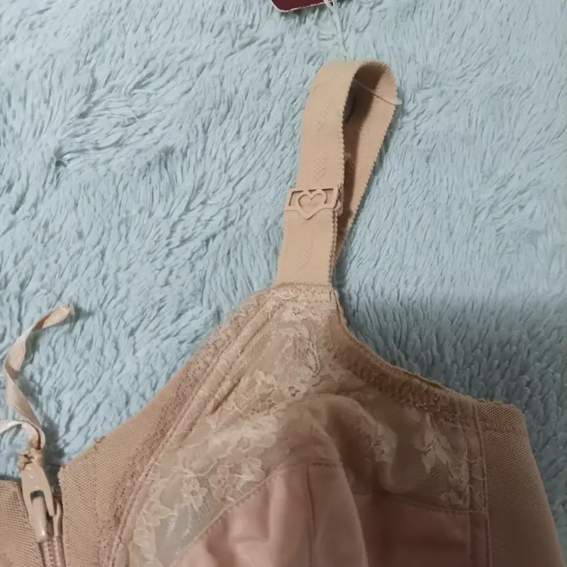 Faja modeladora beige con encaje y cierre - 5