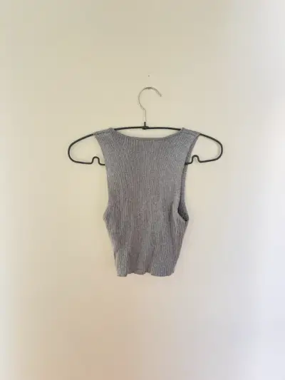 Top sin mangas gris Zara talla S - miniatura 2