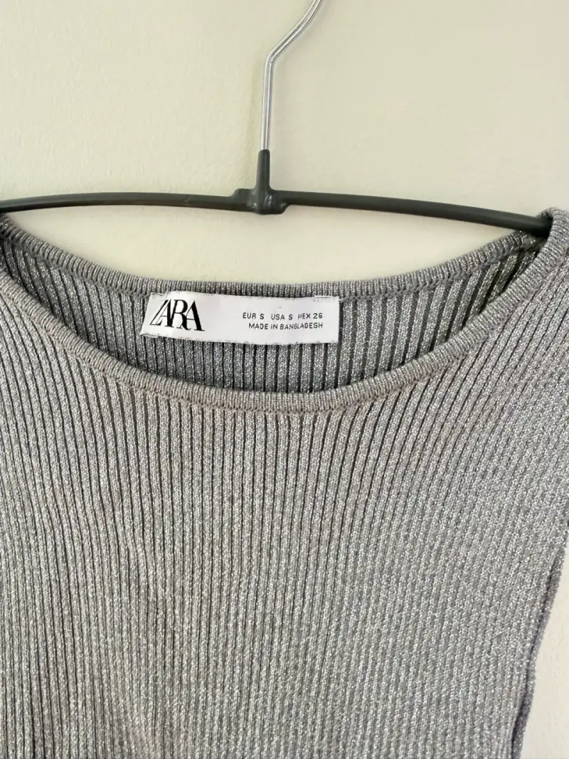 Top sin mangas gris Zara talla S - 3