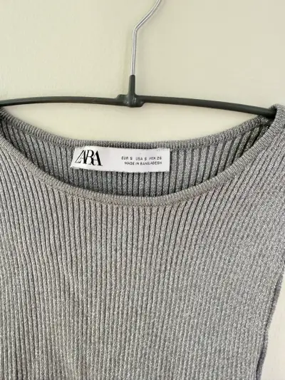Top sin mangas gris Zara talla S - miniatura 3