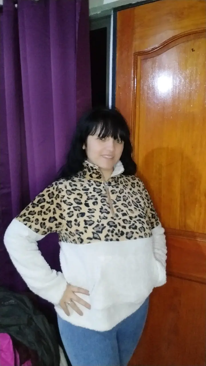 Polerón de mujer con estampado animal print
