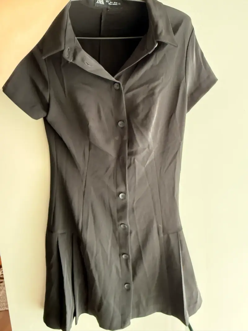 Vestido negro corto de Zara con botones - 2