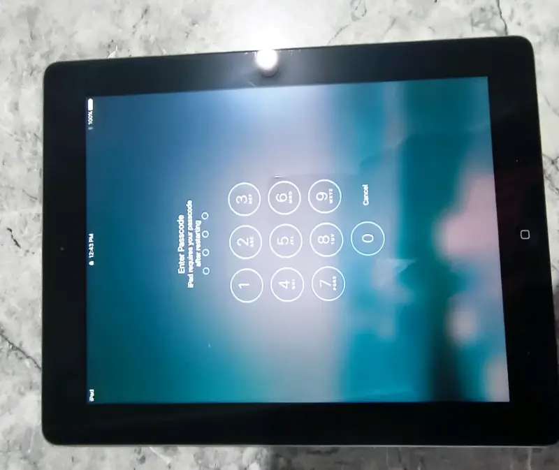 iPad 4ª generación con cuenta iCloud (repuesto) - 2