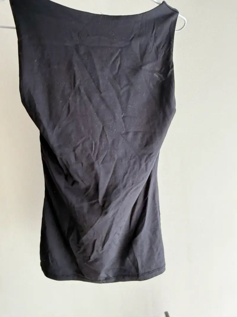 Polera sin mangas negra Zara - 2