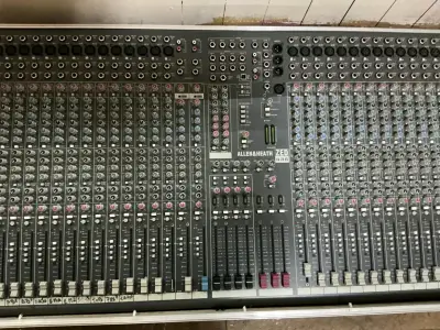 Consola de mezcla Allen & Heath ZED 436 en buen estado - miniatura 1