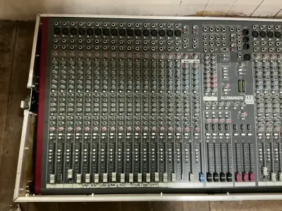 Consola de mezcla Allen & Heath ZED 436 en buen estado - miniatura 2