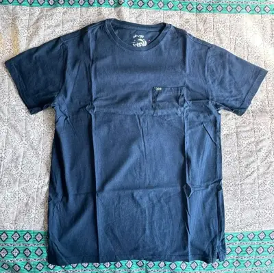 Polera azul marino con bolsillo Arrow - miniatura 1