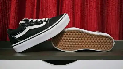 Zapatillas Vans negras clásicas unisex - miniatura 3