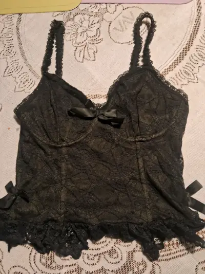 Top de encaje negro con lazos - miniatura 1