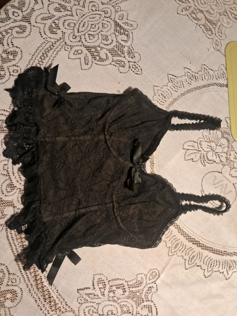 Top de encaje negro con lazos - 2