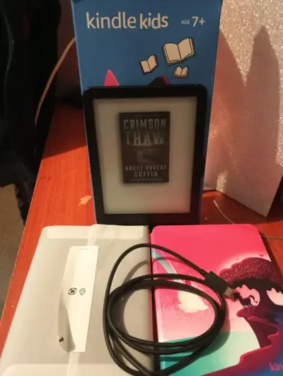 Kindle Kids Edition con funda y cargador - miniatura 1