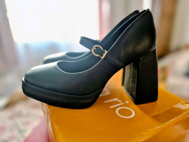 Zapatos de tacón negro con correa Beira Rio - 1