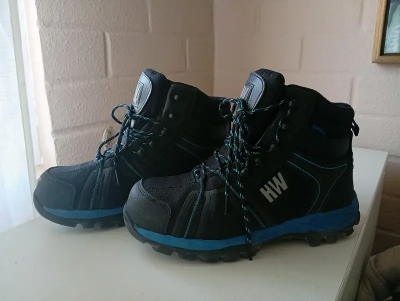 Botin de seguridad negras HW con detalles azules