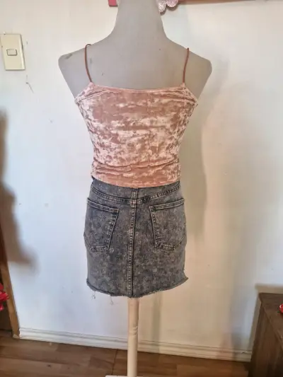 Conjunto de top de terciopelo y falda de mezclilla - miniatura 1