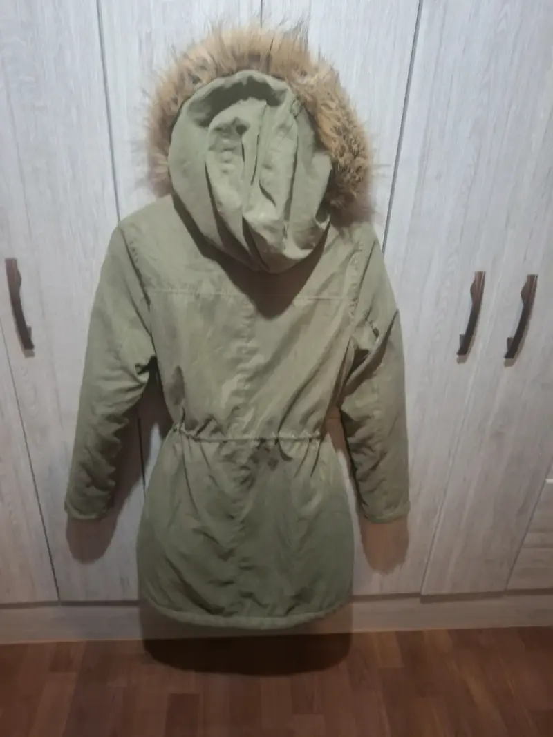 Parka de mujer verde con capucha de piel sintética - 3