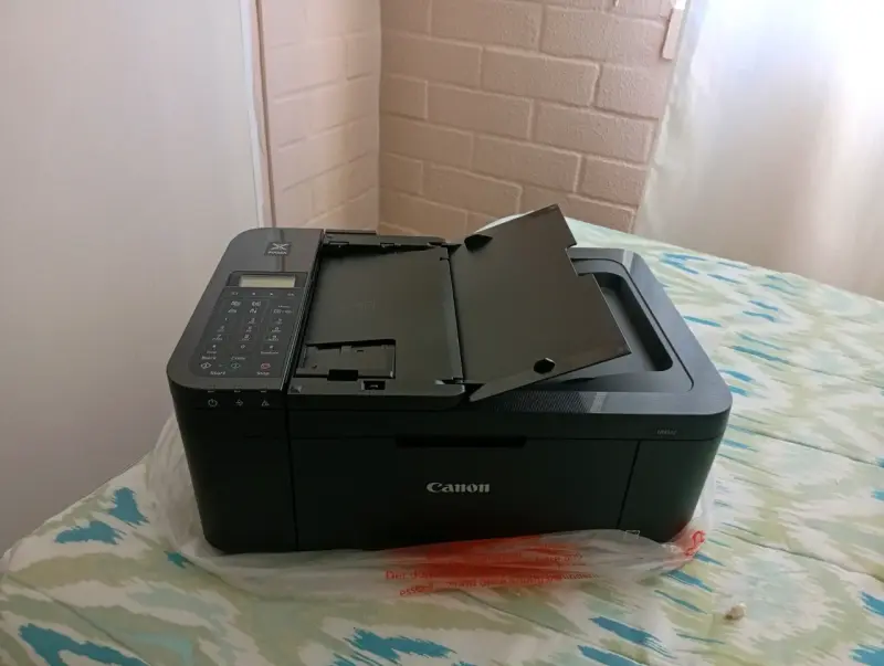 Impresora multifuncional Canon TR4527 en buen estado - 1