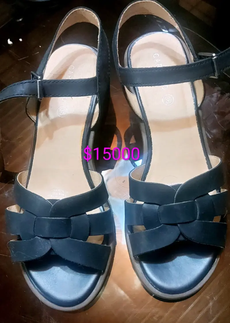 Sandalias negras de cuero para mujer - 1