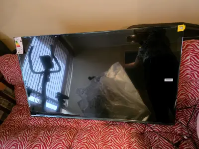 Televisor Hisense QLED 50 pulgadas Q4 - miniatura 3