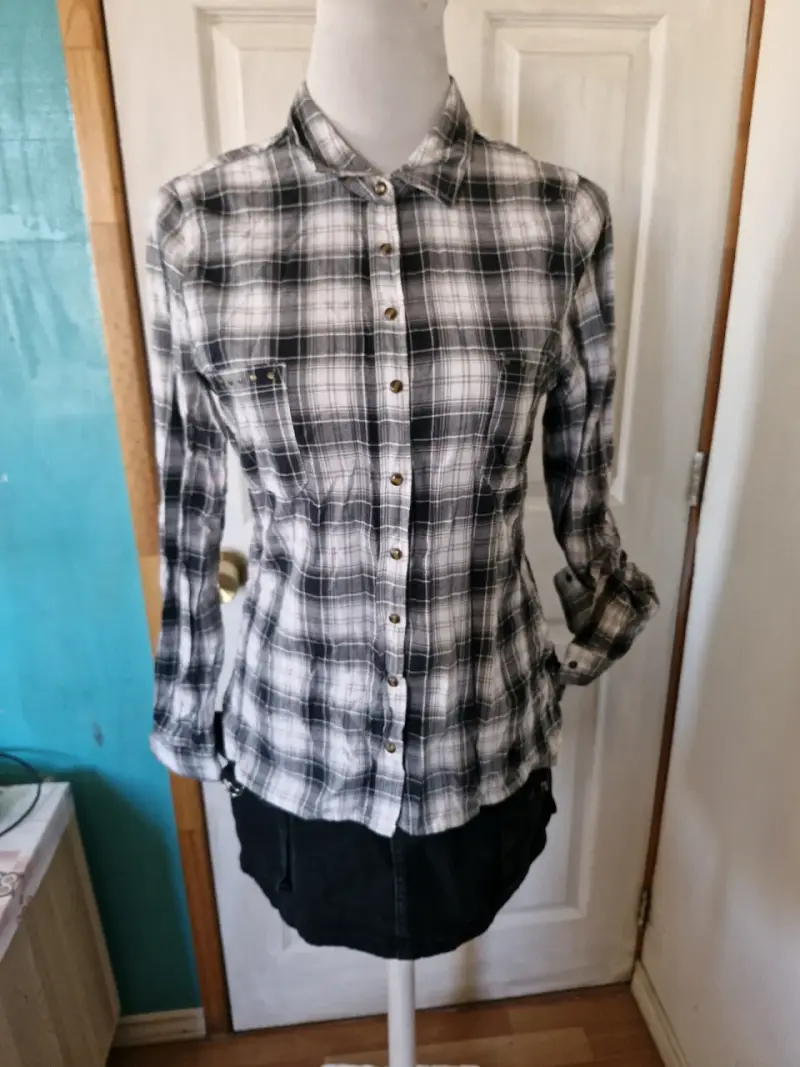 Camisa de mujer a cuadros blanco y negro - 1