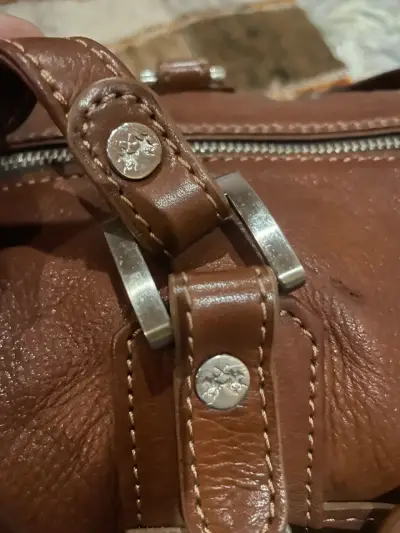 Bolso de cuero marrón La Martina con detalles metálicos - miniatura 1