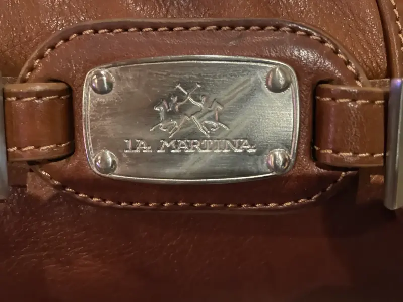 Bolso de cuero marrón La Martina con detalles metálicos - 2