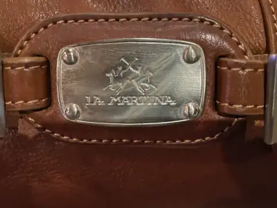 Bolso de cuero marrón La Martina con detalles metálicos - miniatura 2