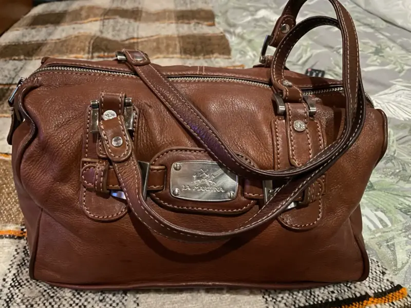 Bolso de cuero marrón La Martina con detalles metálicos - 4