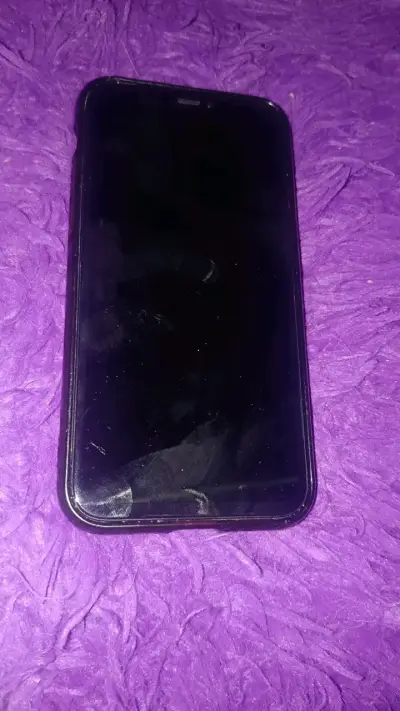 iPhone 11 Pro en buen estado - miniatura 1