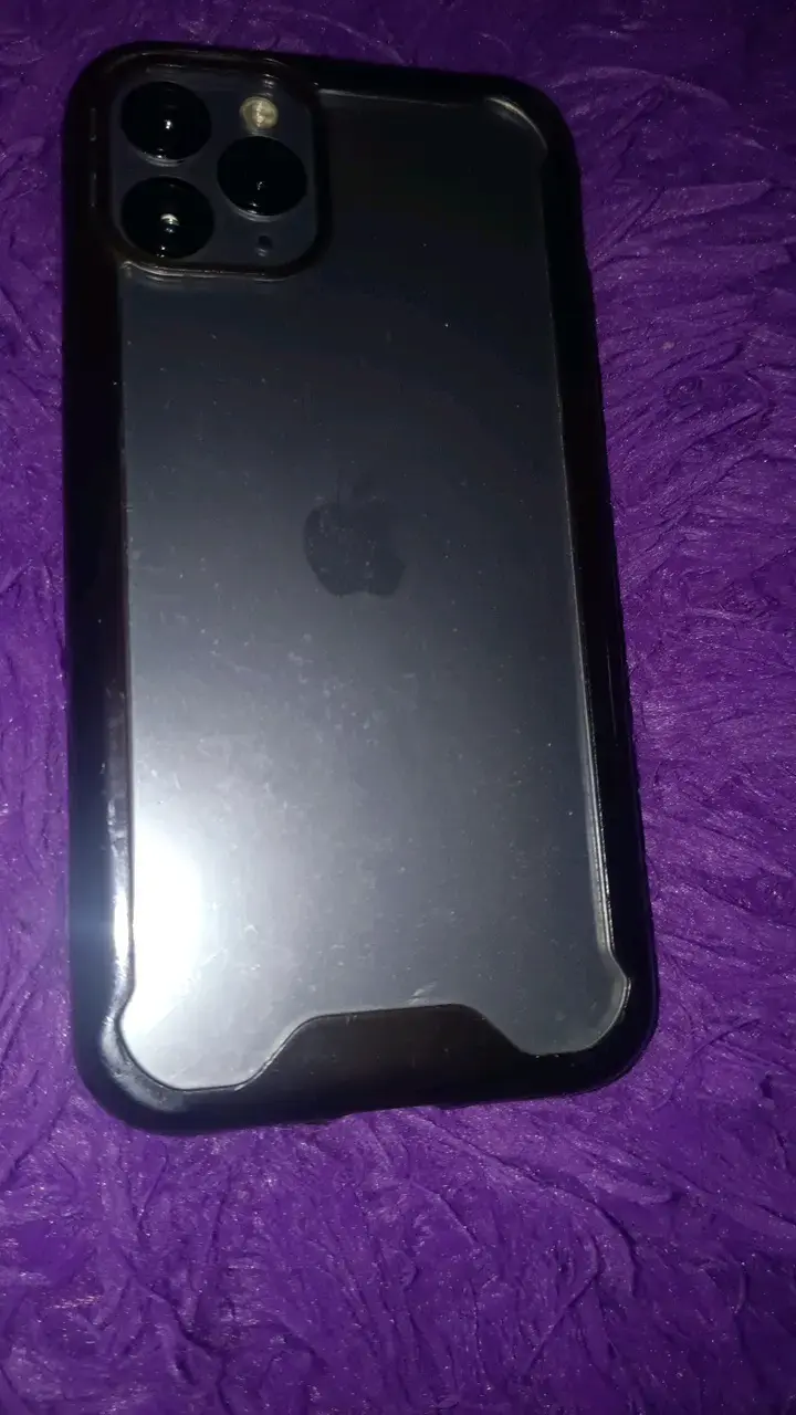 iPhone 11 Pro en buen estado - 2