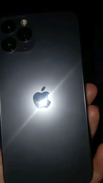 iPhone 11 Pro en buen estado - miniatura 3