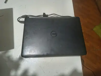 Laptop Dell Latitude E5440 con Intel Core i5 - miniatura 2