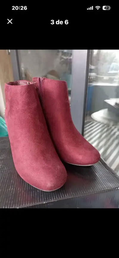 Botines de tacón burdeos con tachas - miniatura 3