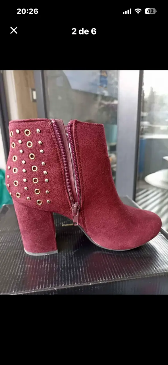 Botines de tacón burdeos con tachas - 4