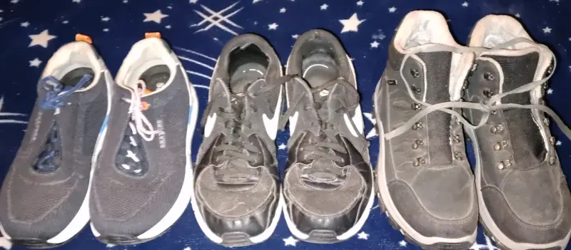 Lote de zapatillas deportivas y botas para hombre