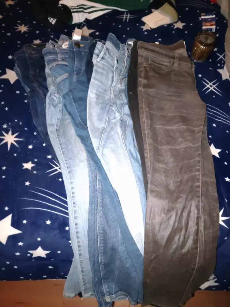 Lote de jeans para hombre en varios colores