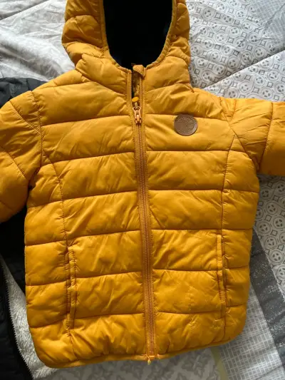 Chaqueta acolchada amarilla para niño con capucha - miniatura 1