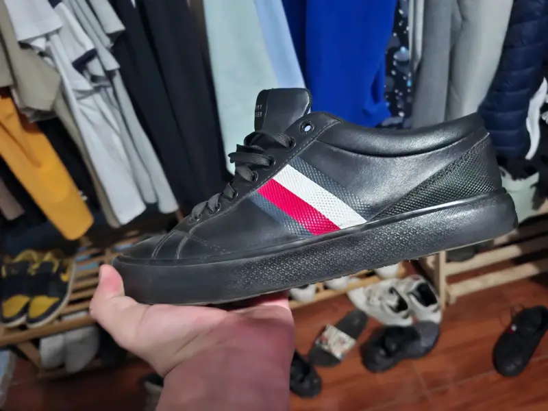 Zapatillas negras Tommy Hilfiger con diseño tricolor - 3