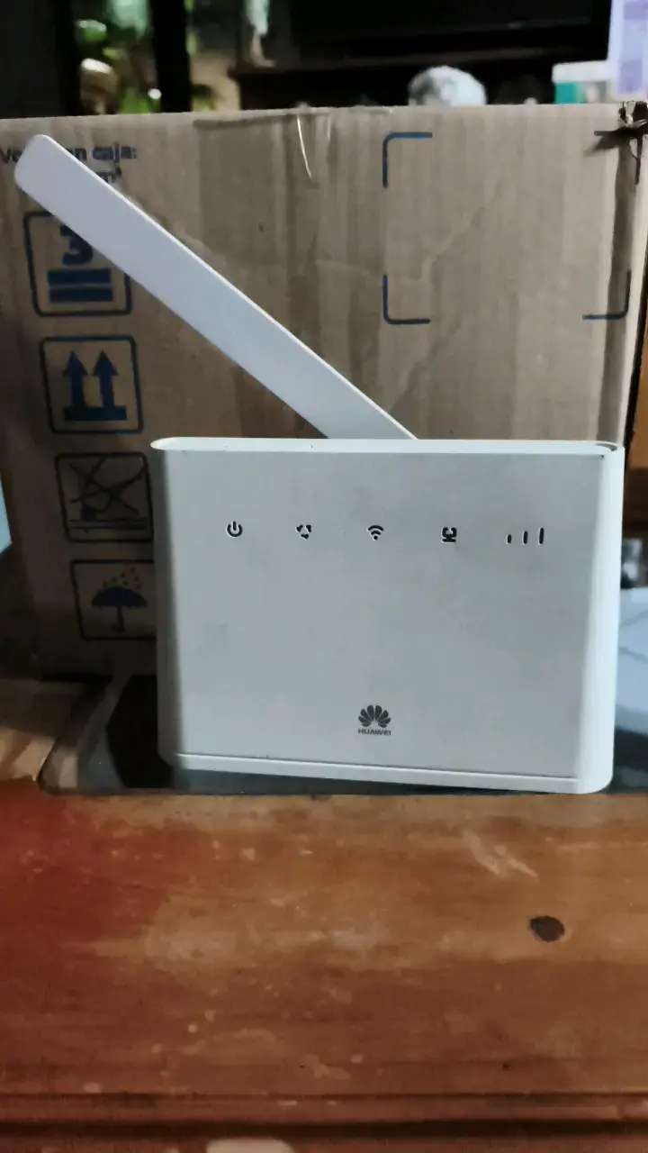 Router Huawei con antena WiFi 4G